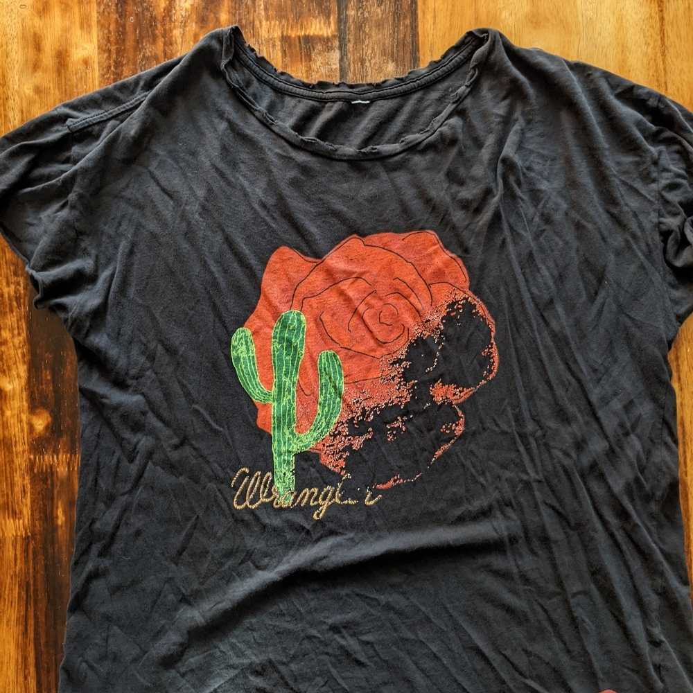 Women's wrangler q distressed tee XL